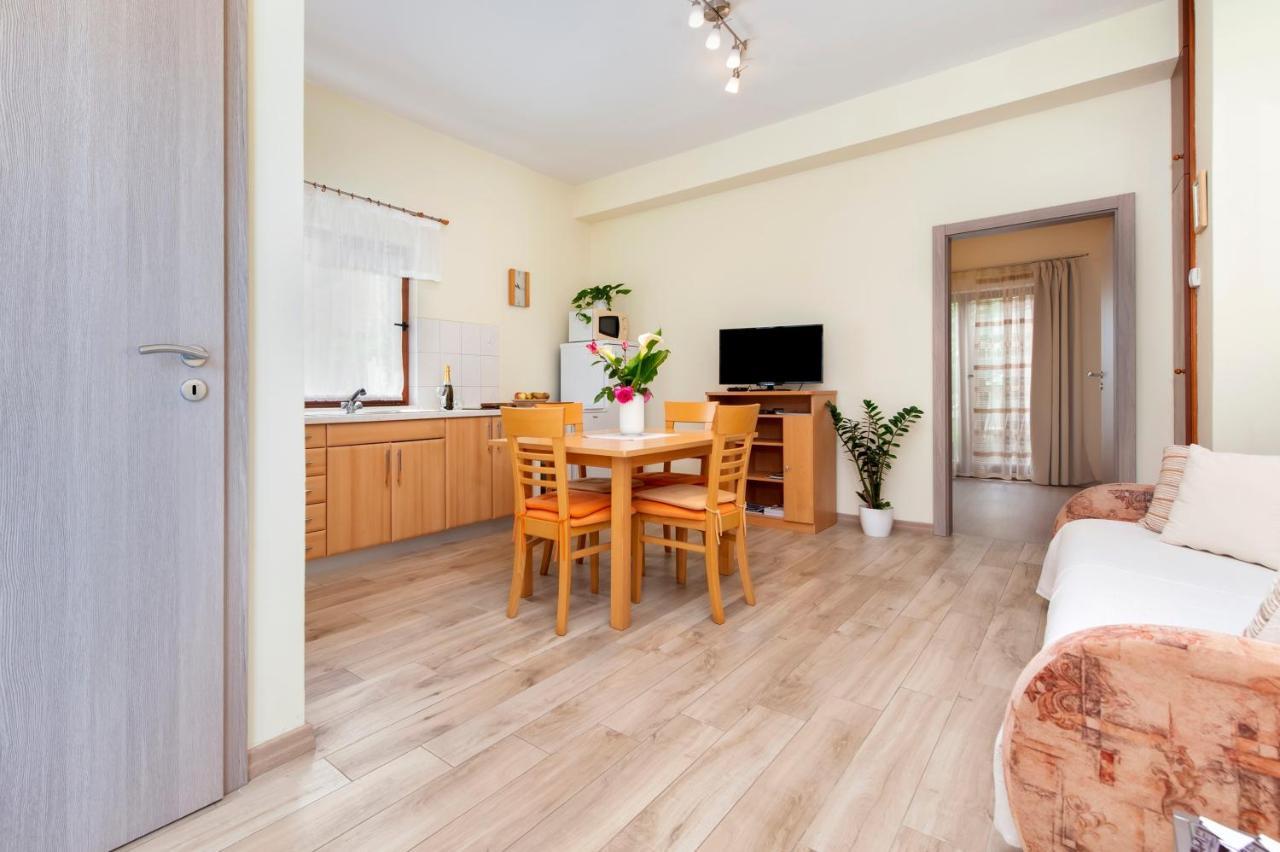Apartments Sandra Rovinj Bagian luar foto