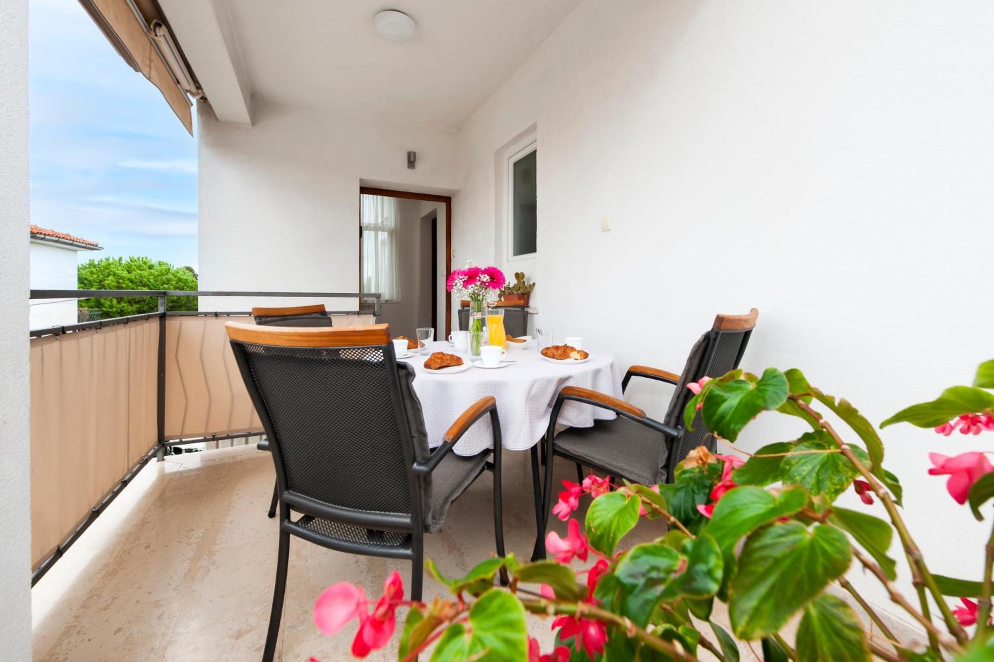 Apartments Sandra Rovinj Bagian luar foto