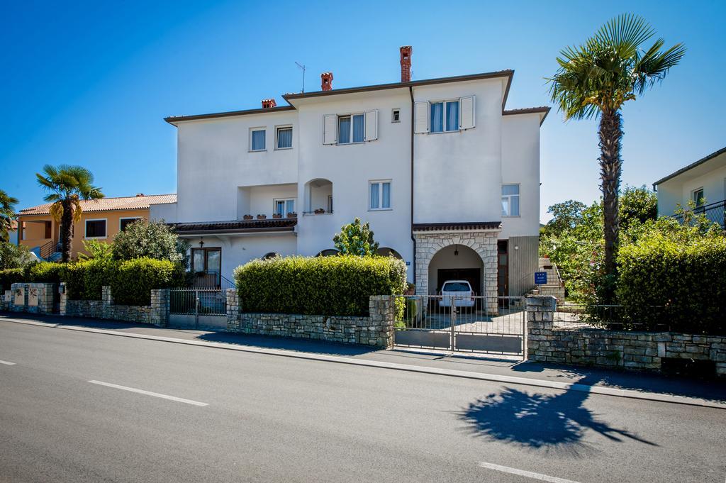Apartments Sandra Rovinj Bagian luar foto